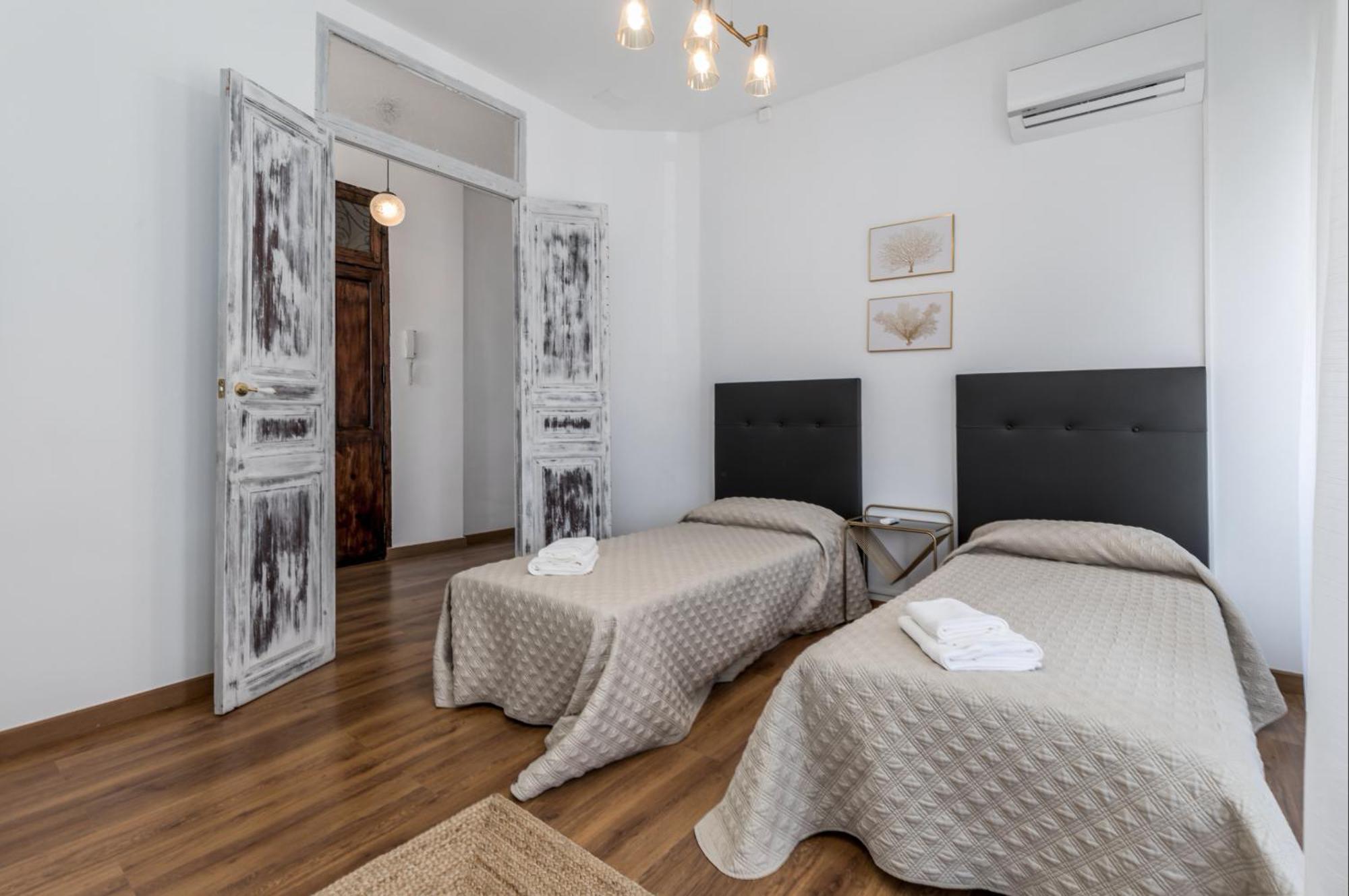 New Calabuig Apartaments Valencia Bagian luar foto